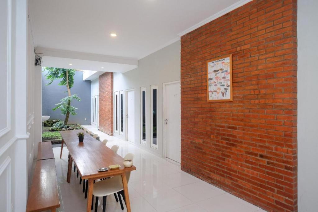Urbanview Stay @H Jakal By Reddoorz Yogyakarta Eksteriør billede
