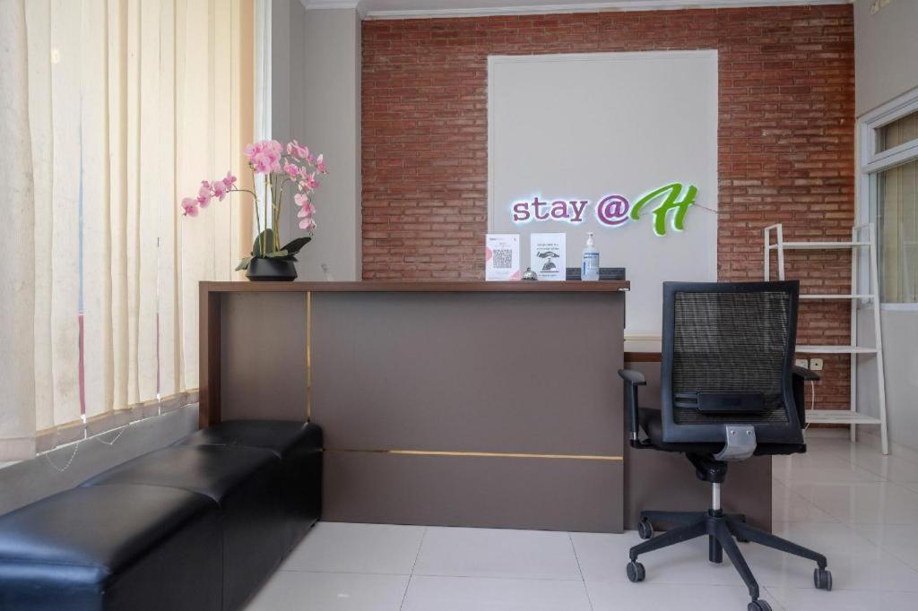 Urbanview Stay @H Jakal By Reddoorz Yogyakarta Eksteriør billede