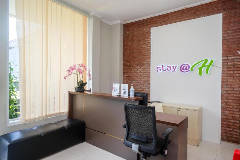 Urbanview Stay @H Jakal By Reddoorz Yogyakarta Eksteriør billede